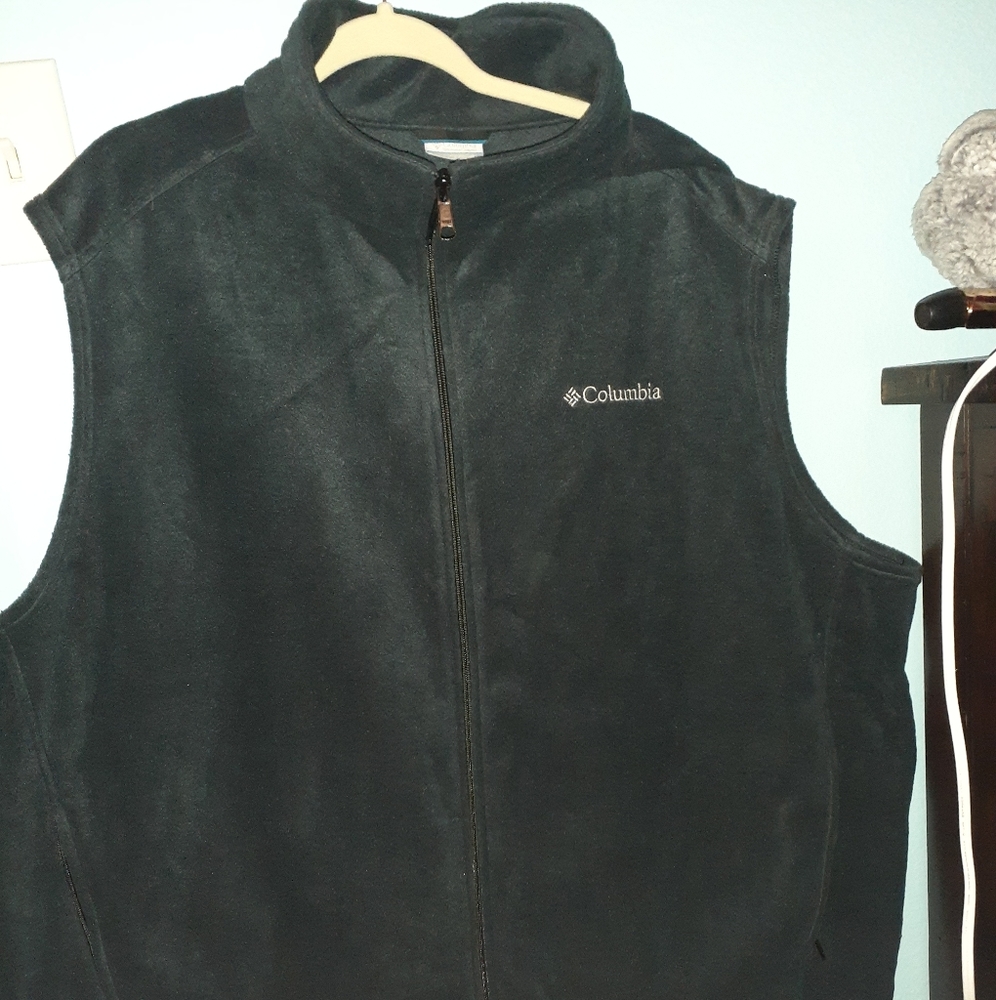 NWOT Big & Tall Fleece Columbia Vest 4X, dark charcoal gray.